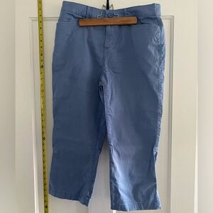 Croft and Barrow Blue Capri Pants - classic fit, stretch